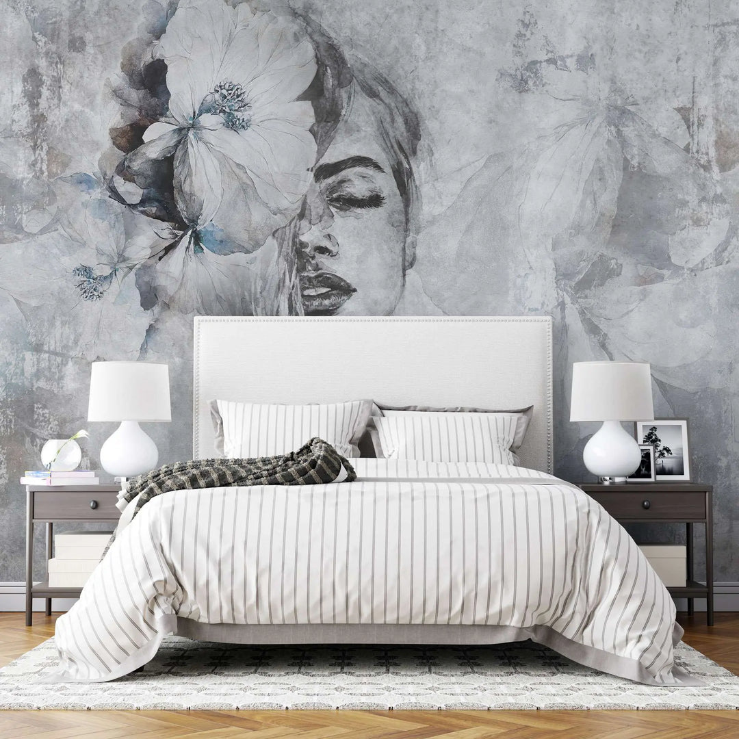 Tapet personalizat watercolor cu figura feminina cu floare in par si accente de albastru baby blue pe un fundal gri baby blue dame