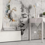 Tapet personalizat watercolor cu figura feminina cu floare in par si accente de portocaliu si albastru pe un fundal gri orange dame