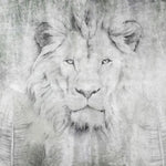 Tapet personalizat watercolor cu leu printre frunze in nuante de gri lion's art