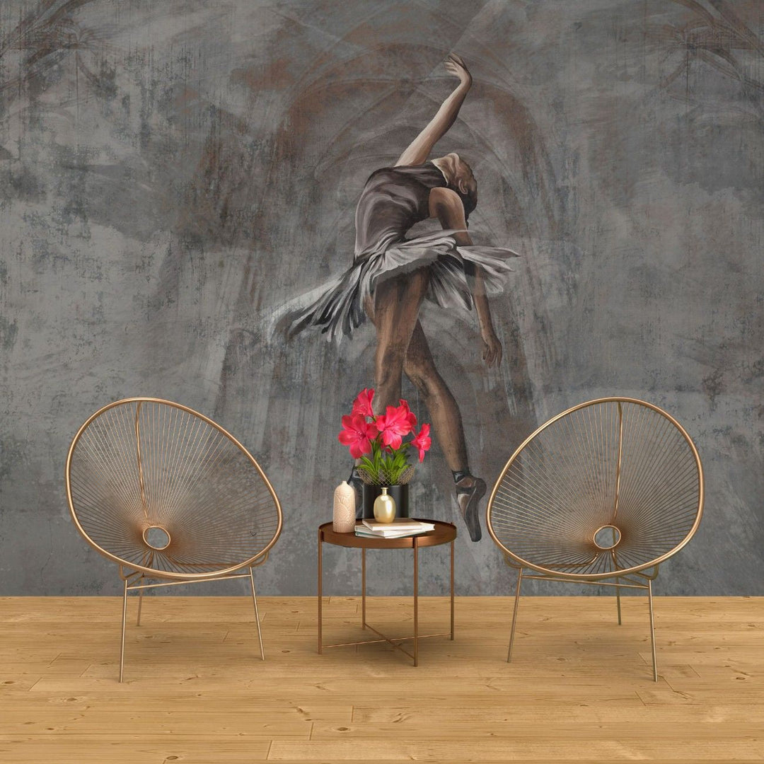 Tapet personalizat fine art cu balerina gratioasa pe un fundal gri inchis si accente aramii combinate cu textura in stil stucco
