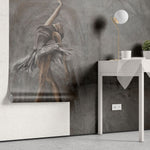 Tapet personalizat fine art cu balerina gratioasa pe un fundal gri inchis si accente aramii combinate cu textura in stil stucco