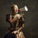 Tapet Personalizat Fine Art cu femeie in haine medievale cu megafon - MEDIEVAL MEGAPHONE