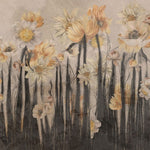 Tapet personalizat floral cu flori de narcisa in tonuri intunecate creand o atmosfera dramatica si sofisticata daffodil dark