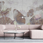 Tapet personalizat leaf cu frunze maro si flori de lotus roz pe un fundal alb deschis brown lotus