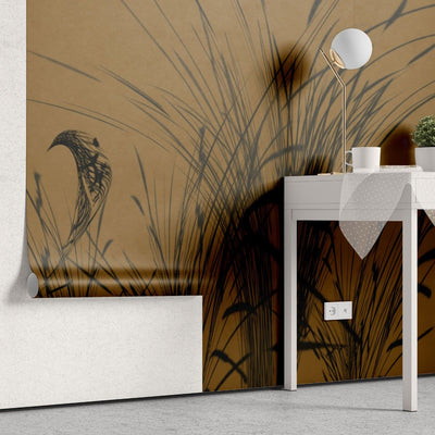 tapet personalizat leaf cu frunze cu un design minimalist infatisand pasari stilizate printre fire de trestie pe un fundal maro inchis creand o imagine eleganta bird reed dark
