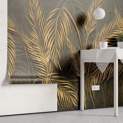 tapet personalizat leaf cu frunze de palmier aurii stilizate pe un fundal inchis texturat aducand un plus de eleganta si o nota artistica exotica artistic palm