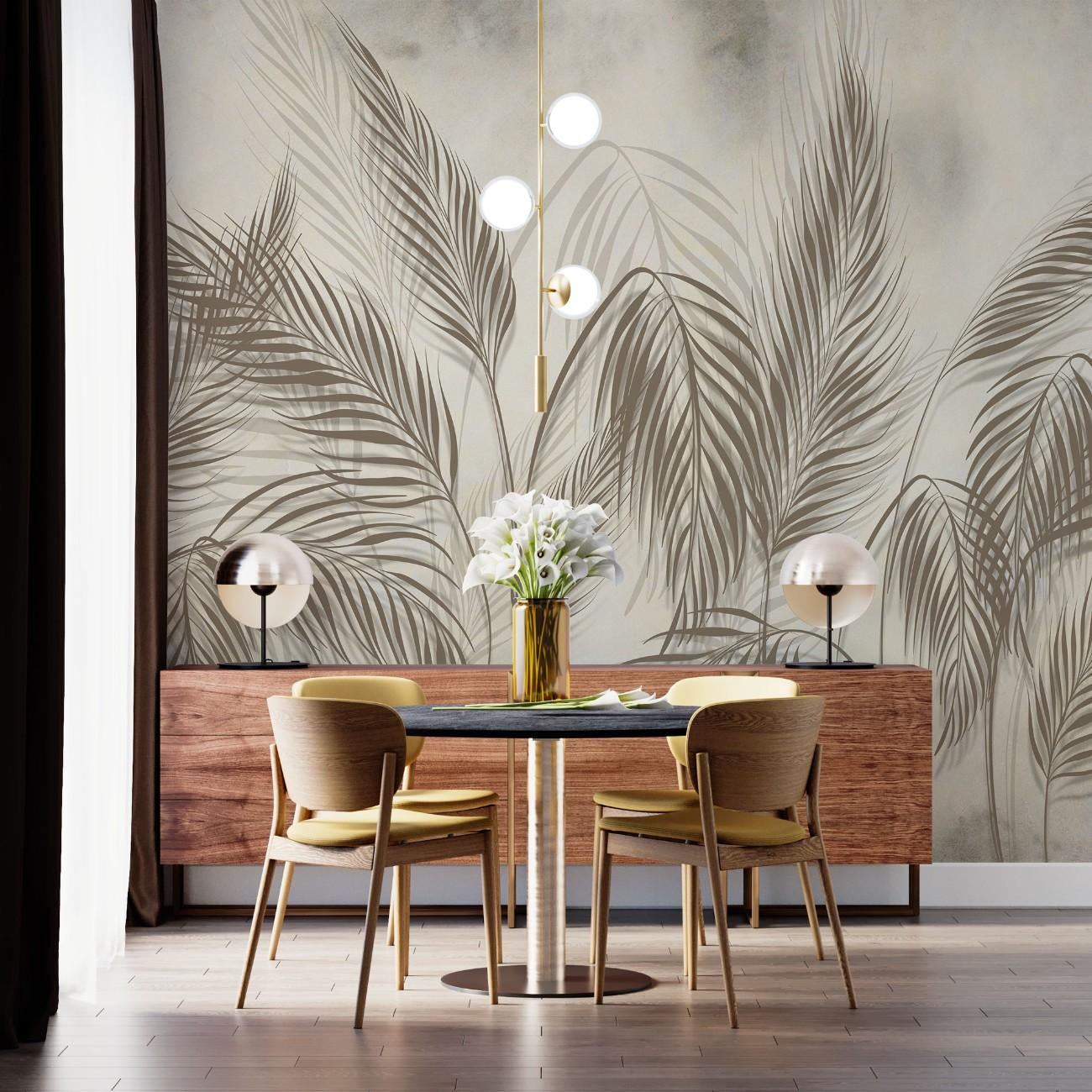tapet personalizat leaf cu umbre delicate de frunze de palmier in tonuri de bej si gri creand o atmosfera subtila si eleganta palm shadows