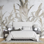 Tapet personalizat leaf cu frunze si arbori de banane stilizati in tonuri de gri si bej pe un fundal alb pentru un design tropical modern si aerisit banana trees