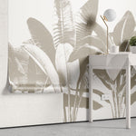 Tapet personalizat leaf cu frunze mari de banane in tonuri de bej pe un fundal alb pentru un design tropical minimalist si luminos beige banana leaves