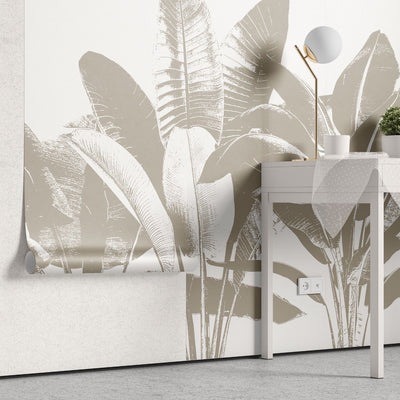tapet personalizat leaf cu frunze mari de banane in tonuri de bej pe un fundal alb pentru un design tropical minimalist si luminos beige banana leaves