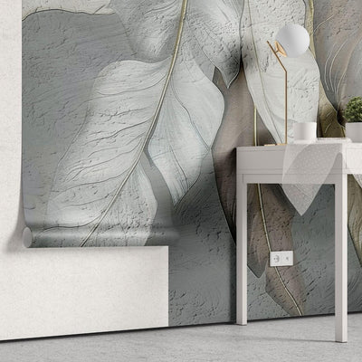 tapet personalizat leaf cu frunze stilizate asemanatoare unor pene in nuante de bej si gri cu o textura fina pentru un decor elegant si aerisit stucco leaves