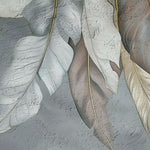 Tapet personalizat leaf cu frunze stilizate asemanatoare unor pene in nuante de bej si gri cu o textura fina pentru un decor elegant si aerisit stucco leaves