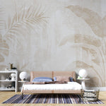 Tapet personalizat leaf cu frunze de palmier in tonuri de bej pe un fundal texturat deschis aducand o atmosfera calda si luminoasa tropical texture