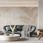 Tapet personalizat leaf cu frunze de palmier in tonuri de bej pe un fundal texturat deschis aducand o atmosfera calda si luminoasa tropical texture
