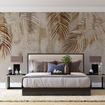 Tapet personalizat leaf cu frunze de palmier cazatoare in nuante de maro deschis pe un fundal texturat asemanator inului oferind un aspect natural si elegant tropical linen