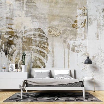 tapet personalizat leaf cu frunze de monstera in tonuri de bej si auriu pe un fundal cu textura aspra pentru un design indraznet si contemporan textured monstera