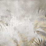 Tapet personalizat leaf cu frunze tropicale in nuante de gri deschis si auriu cu un aspect usor prafuit aducand un plus de eleganta si serenitate dusted tropical leaves