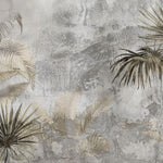 Tapet personalizat leaf cu frunze de palmier si alte plante exotice in tonuri de bej si gri pe un fundal cu aspect de stucada pentru un stil rustic modern gold concrete leaves
