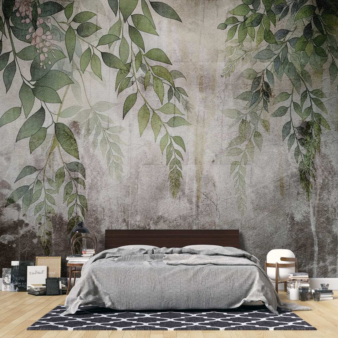 Tapet personalizat leaf cu frunze si ciorchini de flori in nuante de verde violet si roz pe un fundal cu aspect de perete vechi tencuit ideal pentru a crea o atmosfera de gradina interioara cu un aer rustic si boem stucco printed leaves