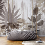 Tapet personalizat tropical cu frunze estompate in tonuri de alb si maro aducand o atmosfera eterica si luminoasa faded tropical