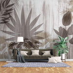Tapet personalizat tropical cu frunze estompate in tonuri de alb si maro aducand o atmosfera eterica si luminoasa faded tropical