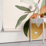 Tapet personalizat cu Fructe cu piersici lunguiete pe un fundal crem - LONG PEACH