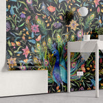 Tapet Zen Oriental cu paun inflorit colorat pe un fudal negru - COLORFUL PEACOCK