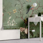 Tapet Zen Oriental cu copac inflorit si pasari pe un fundal verde - VINTAGE AVIAN BLOOMS