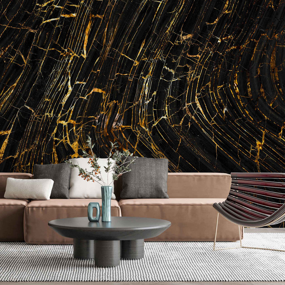 Tapet personalizat marble in nuante de negru cu insertii aurii golden lava