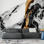 Tapet personalizat marble cu o textura de piatra asemanatoare lavei solidificate cu nuante aurii si negre pentru un impact vizual puternic gold lava