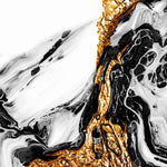 Tapet personalizat marble cu o textura de piatra asemanatoare lavei solidificate cu nuante aurii si negre pentru un impact vizual puternic gold lava