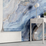 Tapet personalizat marble cu o textura de piatra in nuante reci de alb si gri amintind de peisajele arctice pline de lumina arctic i