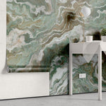 Tapet personalizat marble cu o marmura in tonuri profunde de verde cu insertii albe si negre ce adauga eleganta si prospetime green marble