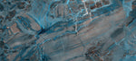 Tapet personalizat marble cu un model de marmura dinamic cu insertii albastre si galbene ce aduc un aer modern si energic electric marble
