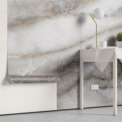 tapet personalizat marble cu o marmura intunecata cu insertii luminoase de albastru si violet ce creeaza un efect mistic morgana