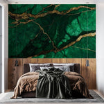 Fototapet personalizat marble cu o marmura in nuante profunde de verde smarald si accente aurii pentru un decor sofisticat emerald marble