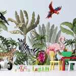 Tapet personalizat jungla amazoniana pentru copii cu plante tropicale si animale exotice printre care zebre leoparzi papagali colorati maimute flamingo exotic amazon