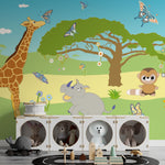 Tapet personalizat lumea animalelor pentru copii cu peisaj natural ilustrat girafe hipopotami maimute si fluturi colorati colorplay