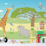 Tapet personalizat lumea animalelor pentru copii cu peisaj natural ilustrat girafe hipopotami maimute si fluturi colorati colorplay