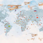 Tapet Personalizat Micii Exploratori cu avioane trecand peste harta lumii cu steaguri - PLANE CROSSING MAP BLUE
