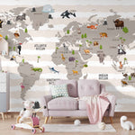 Tapet Personalizat Micii Exploratori cu harta lumii pentru copii pe un fundal cu dungi crem - WAVY STRIPES MAP