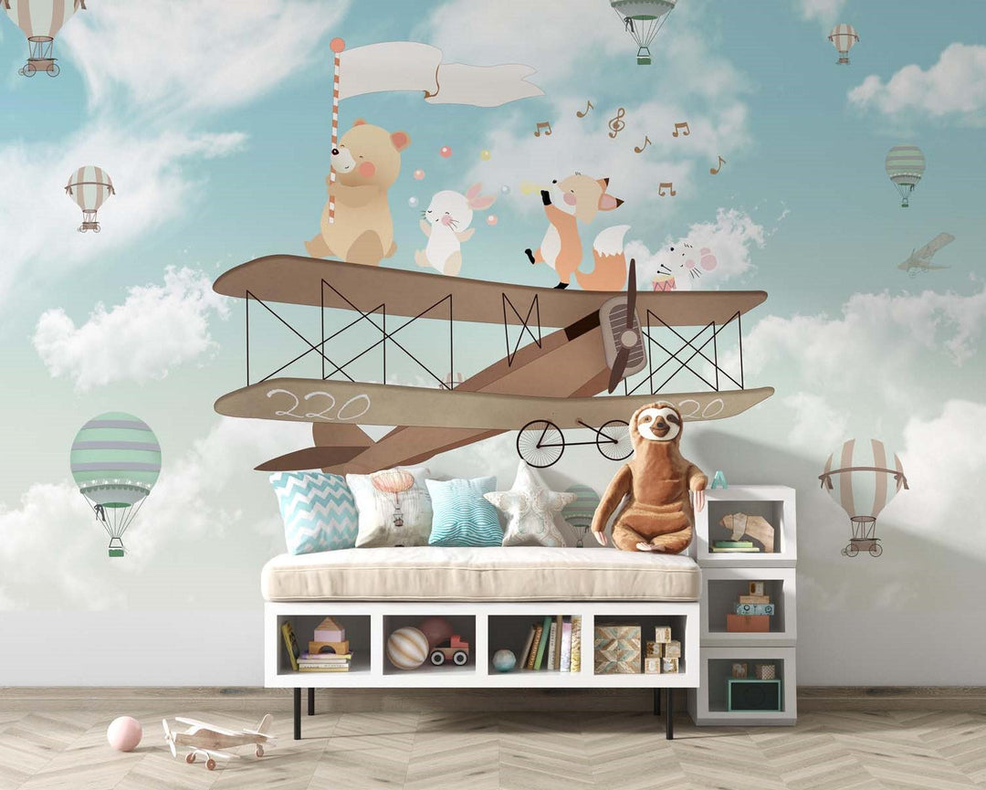 Tapet Personalizat Micii Exploratori cu animalute mergand pe avion pe cerul albastru cu nori - SINGING ON THE BIPLANE