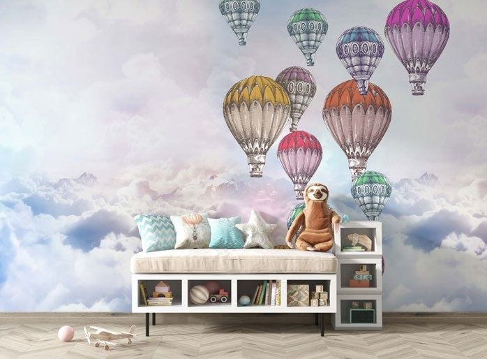 Tapet Personalizat Micii Exploratori cu baloane cu aer cald multicolore si nori densi - CRAYON BALLOONS