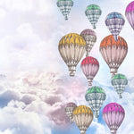 Tapet Personalizat Micii Exploratori cu baloane cu aer cald multicolore si nori densi - CRAYON BALLOONS