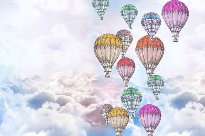 Tapet Personalizat Micii Exploratori cu baloane cu aer cald multicolore si nori densi - CRAYON BALLOONS