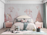 Tapet Personalizat Inspiratie Scandinava pentru Copii cu munti intelati si baloane cu aer cald in nuante de roz - MOUNTAIN STARS