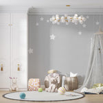 Tapet Personalizat Inspiratie Scandinava pentru Copii cu fundal gri si stele albe cazatoare - HANGING STARS