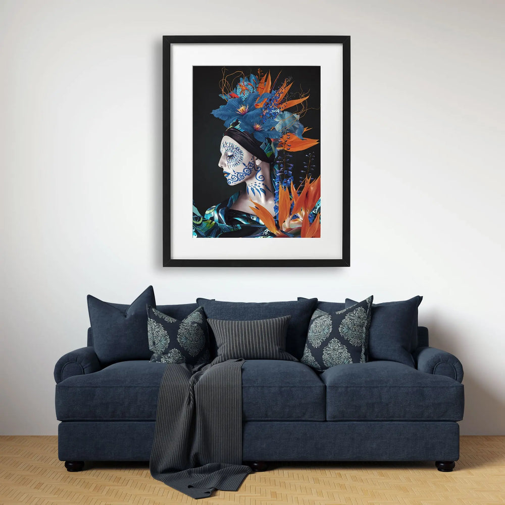 Tablou cu rama ilustrand un portret de femeie imbracata in matase si purtand un buchet de flori pe cap femme en soie