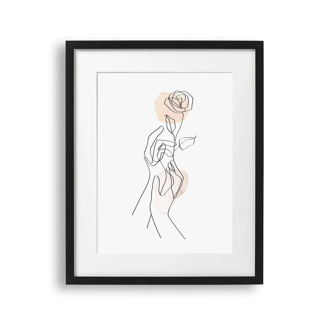 Tabloul cu rama care ilustreaza un desen line art simplu si elegant cu 2 maini tinand un trandafir gentle gesture