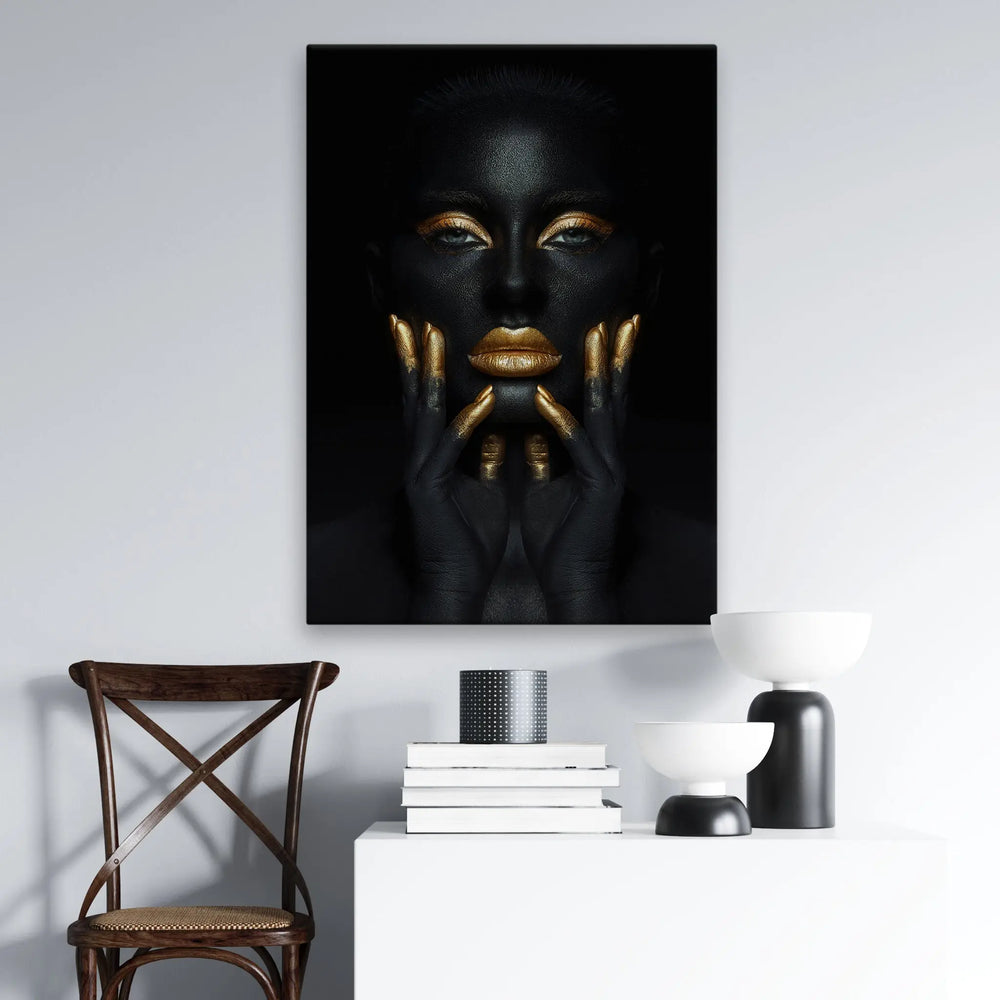 Tablou canvas ce iustreaza o femeie afro cu machiaj auriu gold african art woman